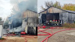 Incendiu puternic în Prahova! În hala cuprinsă de flăcări erau depozitate și 50 de tone de azotat de amoniu. Pompierii intervin de urgență