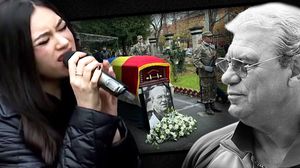 Moment copleșitor la înmormântarea lui Emeric Ienei! Ce a făcut nepoata regretatului antrenor, înainte ca sicriul cu trupul său neînsuflețit să fie coborât în groapă. I-a lăsat pe toți fără cuvinte