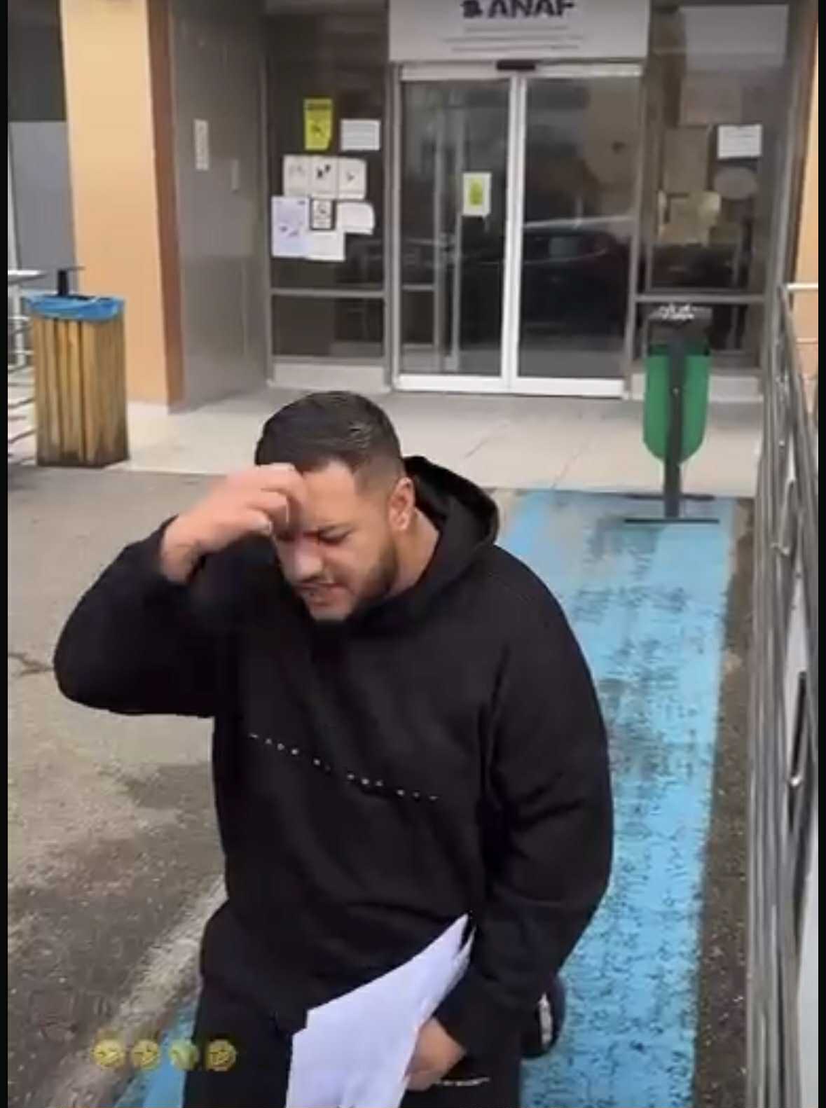 Alin Borcan, în fața sediului ANAF