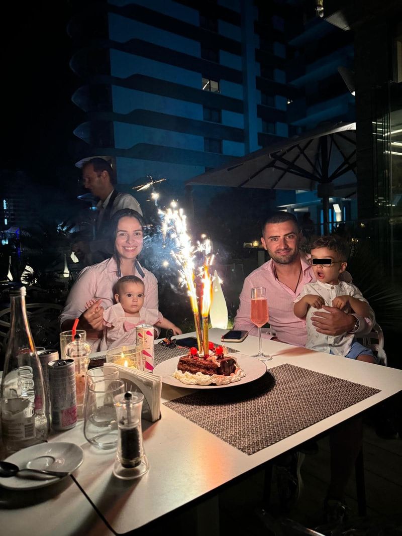 Sara, fetița moartă în clinica stomatologică și familia ei