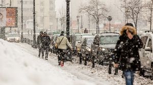 Vine LOVITURA DE IARNĂ! Vremea se răcește brusc, ploi torențiale și ninsori în România. ANM avertizează: "Ne așteaptă zile ..." | EXCLUSIV