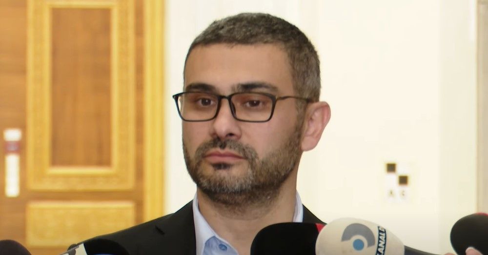 Anunț de ultimă oră pentru profesori și medici! Nu își vor mai putea cumula pensia cu salariul. Ministrul Muncii confirmă: „Am semnat”