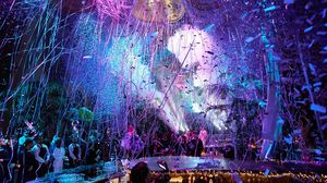 Nici distracția în club nu mai e ce era! Experiențe multisenzoriale, imersive și inovatoare pentru pasionații de cluburi, prin Symposium Show