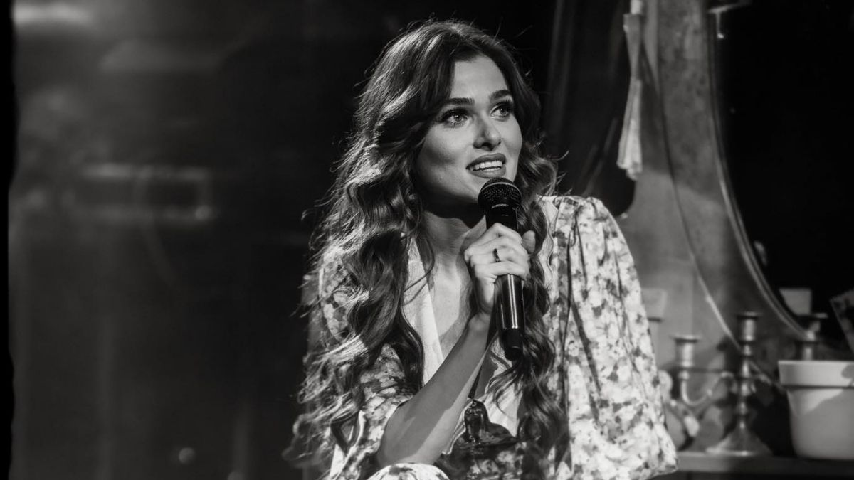 „Drumurile noastre s-au separat" Theo Rose a anunțat despărțirea! Artista a dat vestea tristă, cu lacrimi în ochi