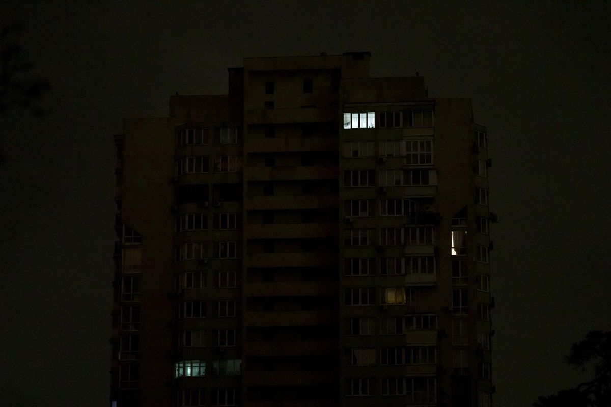 Explozii puternice la Kiev, după o nouă alertă aeriană. O persoană a murit, iar orașul se confruntă cu pene de curent și apă