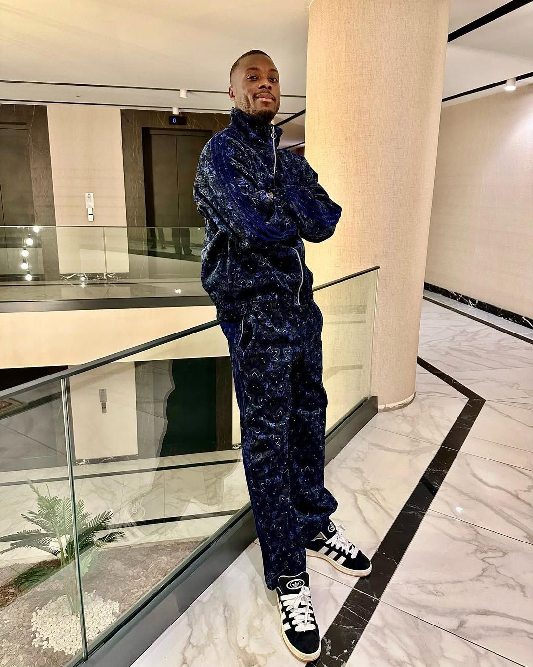 Un celebru fotbalist și-a părăsit nevasta și cei doi copiii și a anunțat că se însoară cu o o actriță de filme deocheate: ”Este dragostea vieții lui”