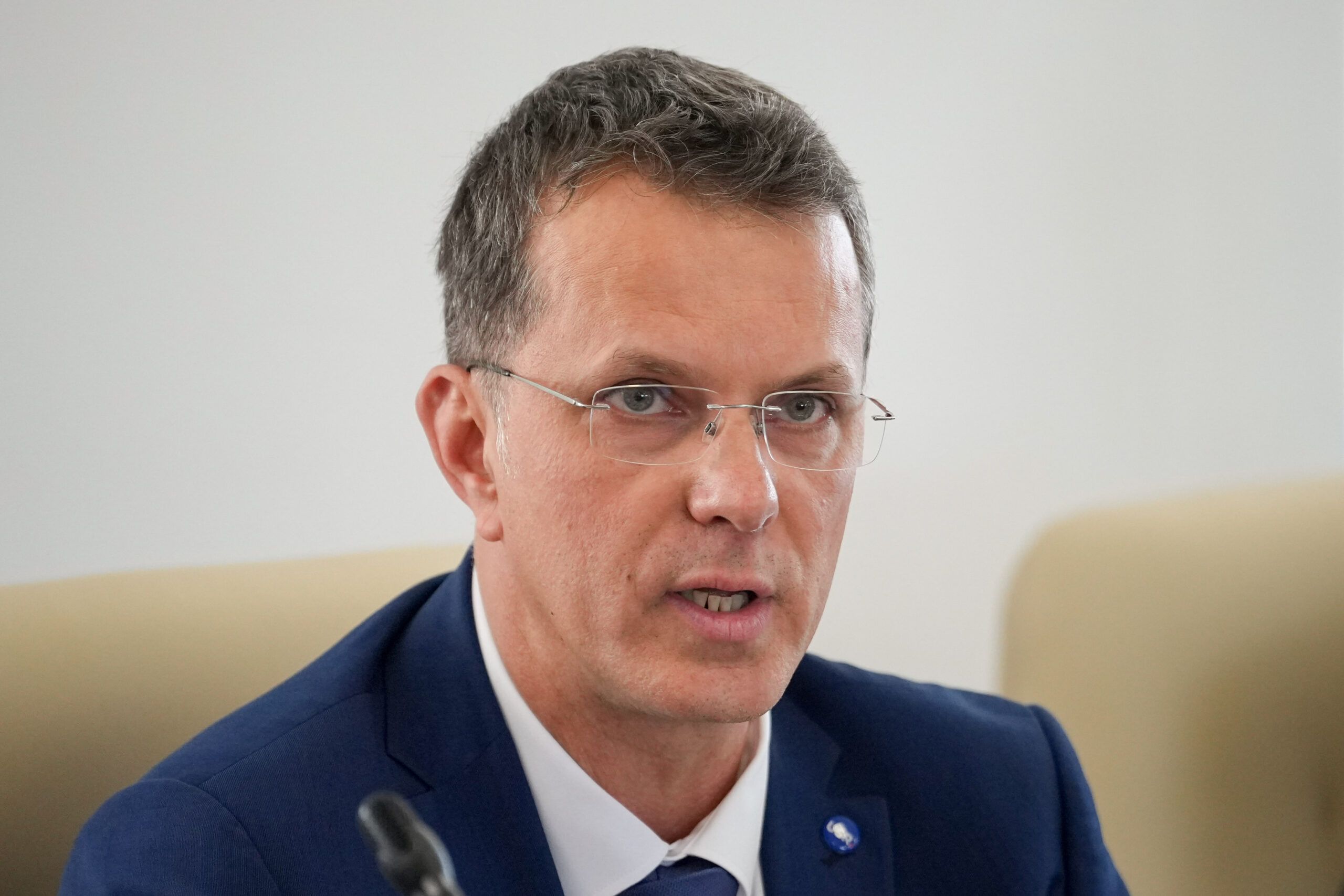 Ionuț Moșteanu și-a depus demisia din funcția de ministru al Apărării Naționale! Totul vine la scurt timp după scandalul CV-ului