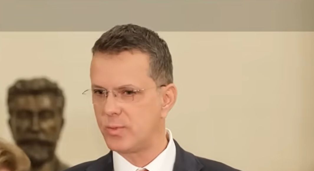 Ionuț Moșteanu și-a depus demisia din funcția de ministru al Apărării Naționale! Totul vine la scurt timp după scandalul CV-ului