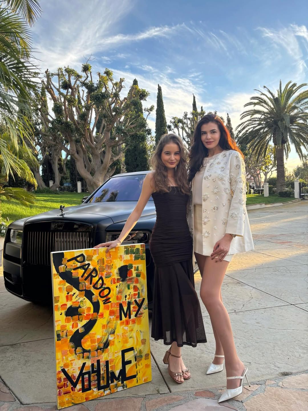 Irina Columbeanu a dat vestea cea mare, la doar 18 ani! Toată lumea s-a grăbit să o felicite. Mama ei, Monica Gabor, îi este alături în acest moment important