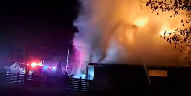 Imagini de la locul incendiului