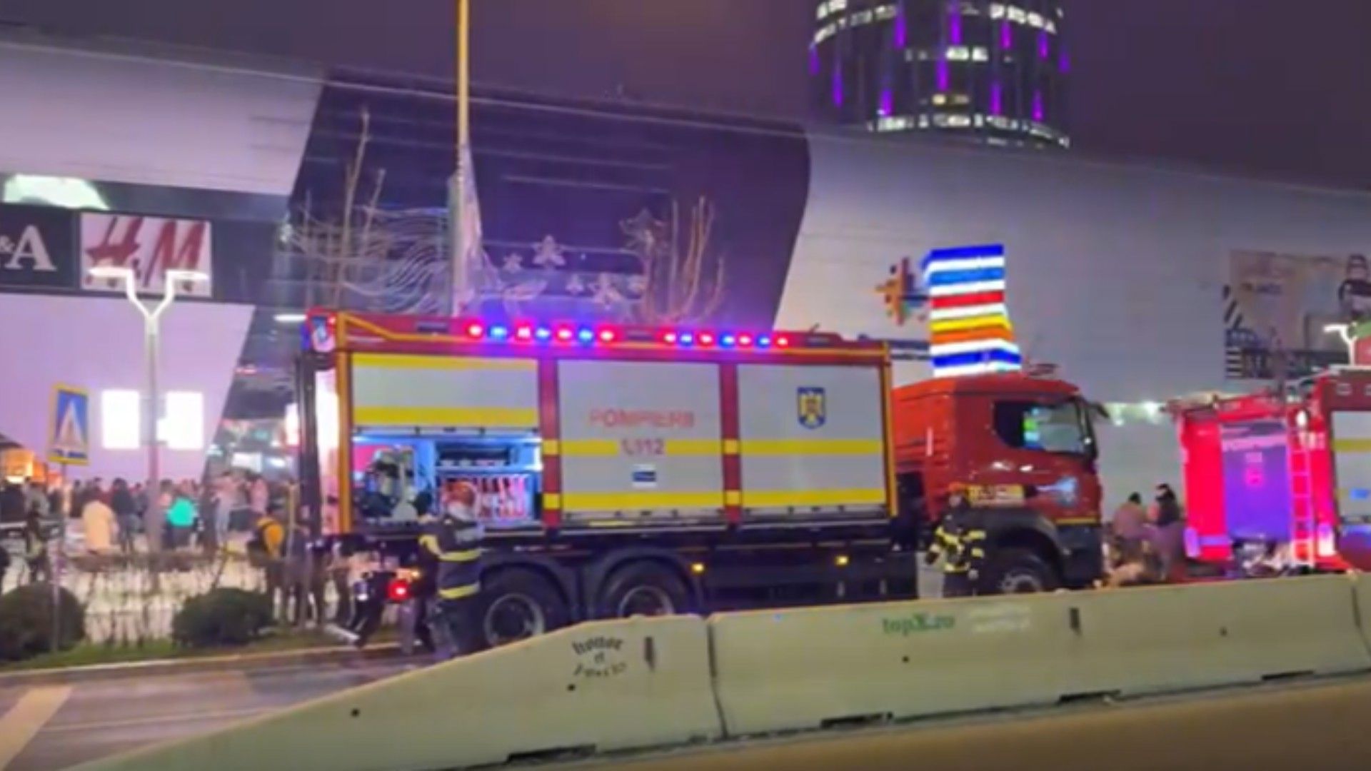 Incendiu într-un mall din București! Peste o mie de persoane au fost evacuate