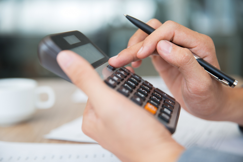 Grafic ilustrativ cu creșterea procentuală a taxelor și impozitelor 2026, evidențiind majorare impozit locuințe și impozit criptomonede | sursa foto: WowBiz