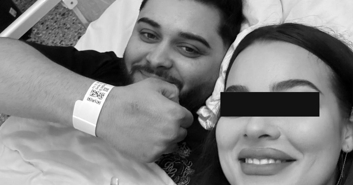 Momentul care sfâșie inima la priveghiul lui Gabriel, tânărul mort în Buzău! Rudele și prietenii nu s-au putut opri din plâns lângă sicriul său: „Ce iubit a fost…”