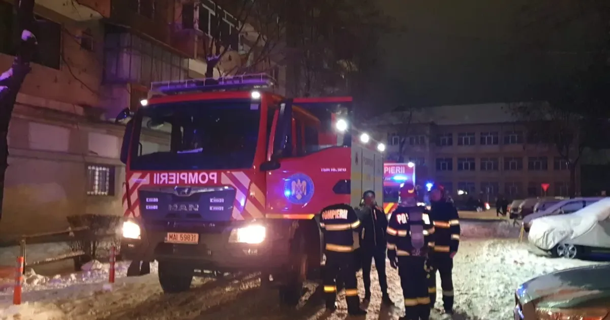 Explozie urmată de incendiu într-un bloc din Zalău! A fost activat Planul Roșu de Intervenție