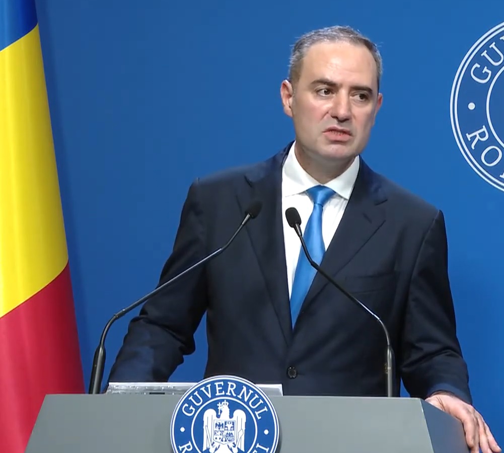Grafic financiar cu evoluția bugetului de stat și proiecții pentru indexare pensii 2027 în contextul riscului de recesiune România. | sursa foto: WowBiz Grafic financiar cu evoluția bugetului de stat și proiecții pentru indexare pensii 2027 în contextul riscului de recesiune România. | sursa foto: WowBiz