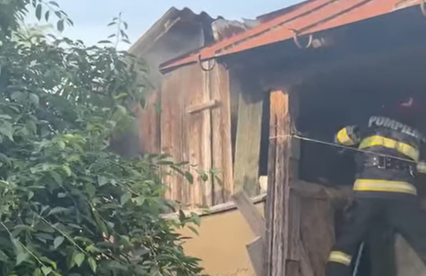 Incendiu de proporții la Costinești. O pensiune a fost cuprinsă de ...