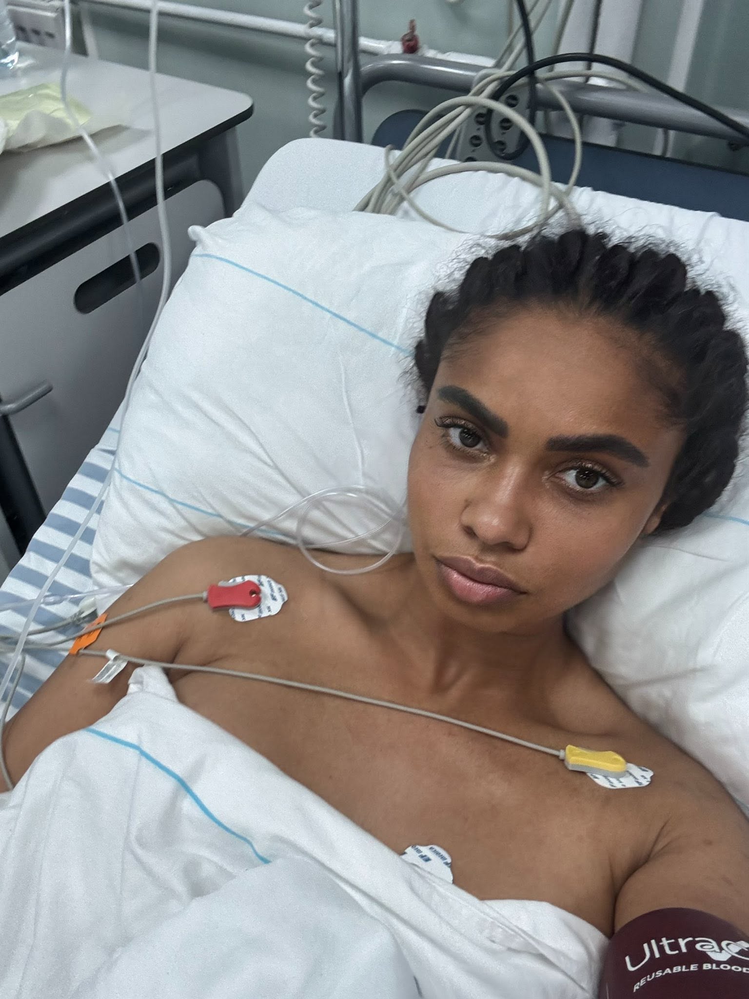 Laurette, din nou pe patul de spital. Vedeta face orice pentru a se vindeca și a se întoarce la fiica ei: „Eu încă lupt”