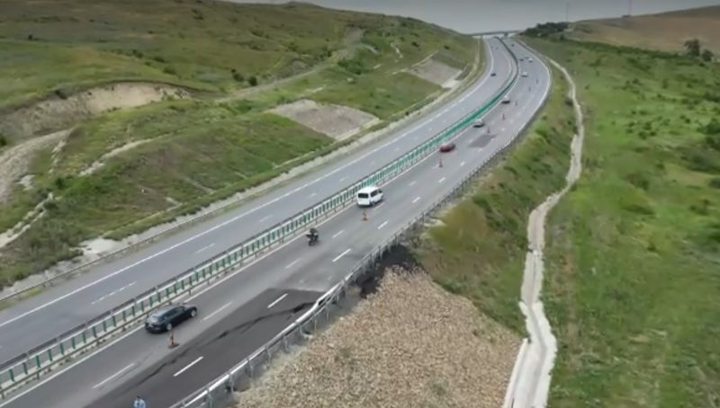Se surpă asfaltul sub roți! Probleme grave pe A10: CNAIR trece la măsuri extreme după ce drumul a cedat din nou 1 Annotation 2026 07 06 141926