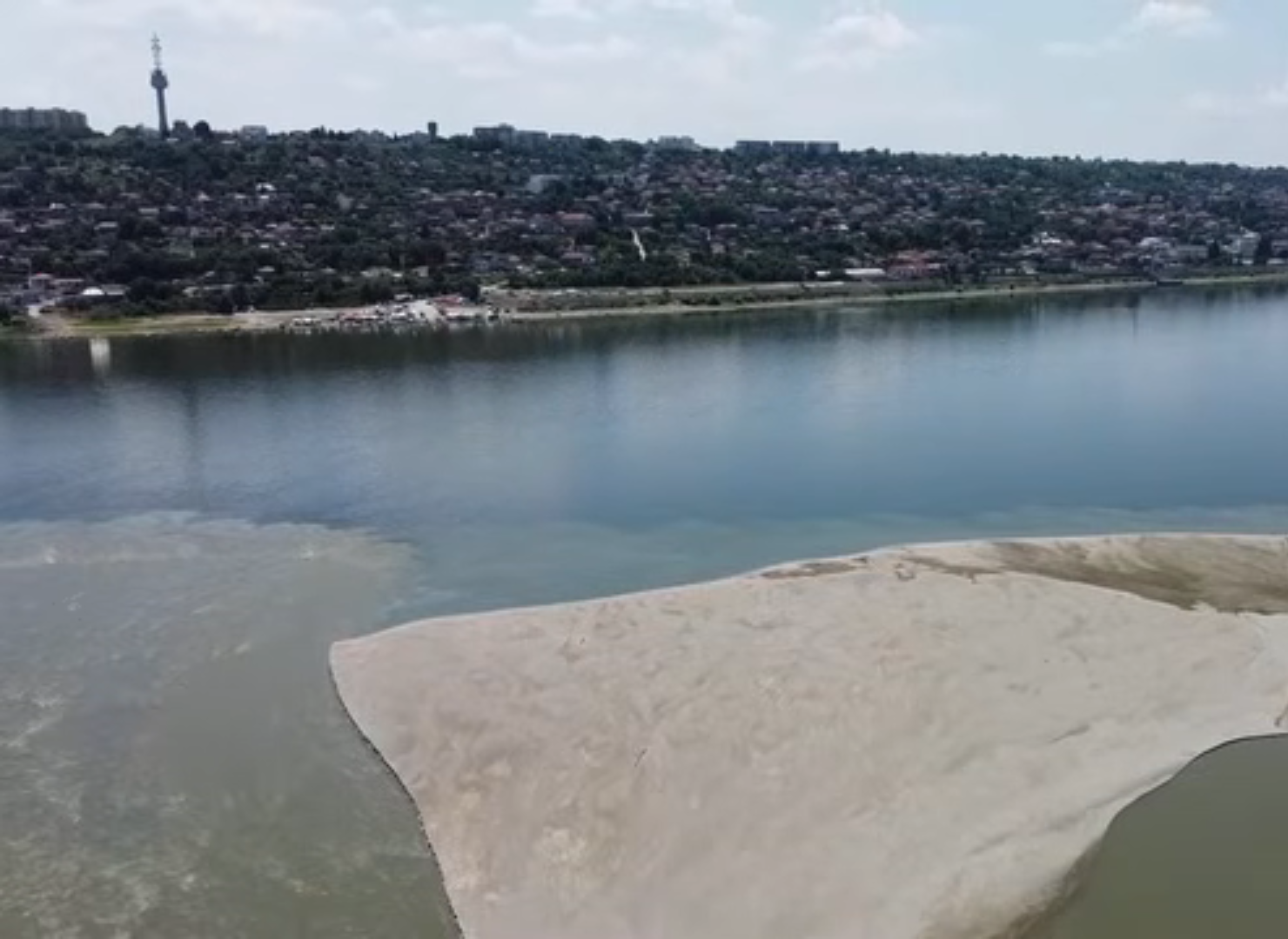 O navă cargo, eșuată în apropiere de Ruse! Nivelul Dunării rămâne scăzut