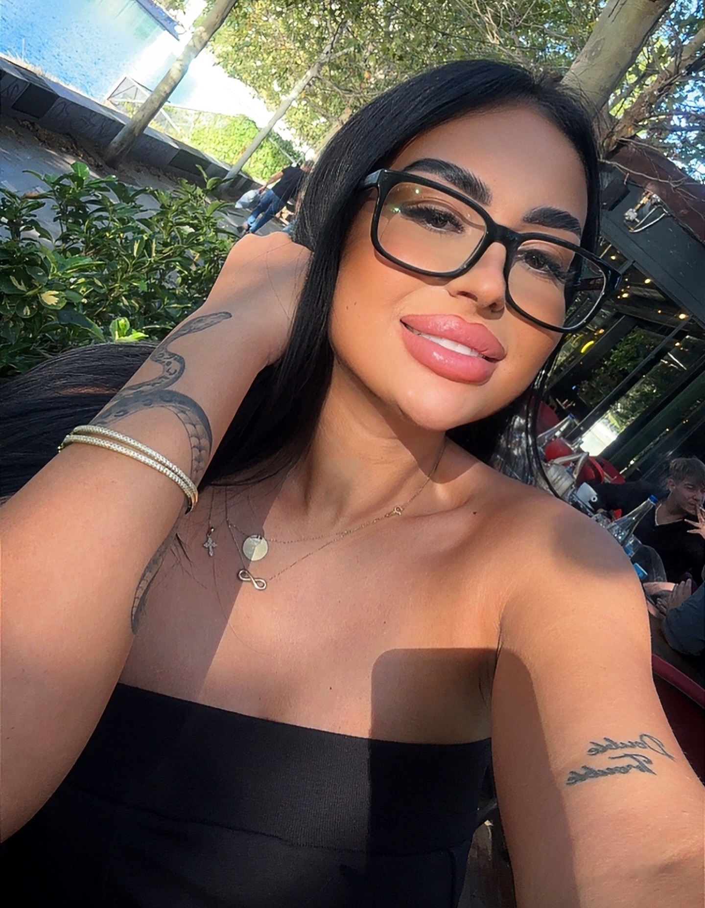 Cine este Andreea Eremia de la „Burlacii: Foc în Paradis”. Concurenta a fost angajata lui Pescobar
