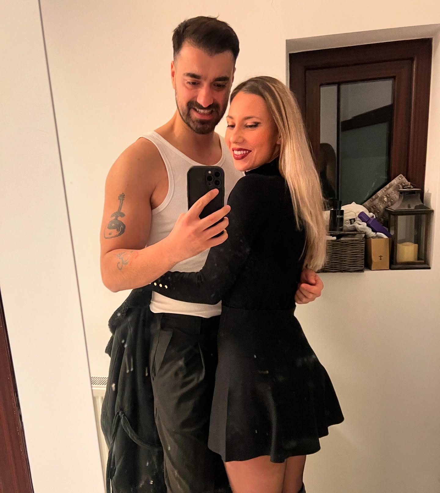 Cine este Liviu Teodorescu? Biografie: vârstă, studii, carieră. Cântărețul este căsătorit cu iubita din liceu