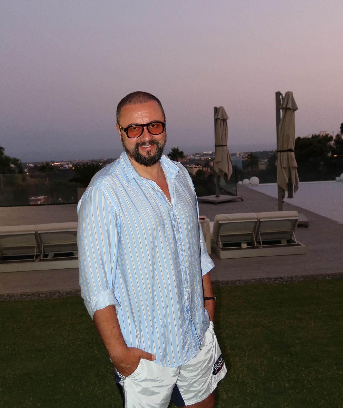 Cine este Cătălin Măruță? Biografie: vârstă, studii, carieră, familie. Prezentatorul TV formează un cuplu cu Andra