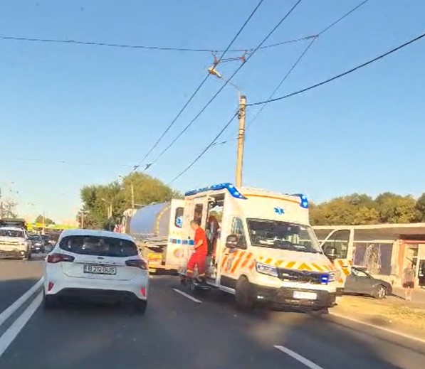 Accident cumplit în Timișoara. Un tânăr a murit călcat de TIR după ce a traversat neregulamentar strada