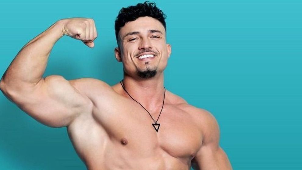 Influencerul Andrei Bordeianu, implicat într-un accident grav în București. A ajuns de urgență la spital după ce a fost rănit pe motocicletă