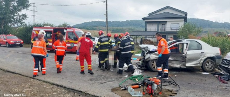 Tragedie pe DN 11, la Onești. O femeie a murit, iar alte trei persoane au fost rănite într-un accident cumplit