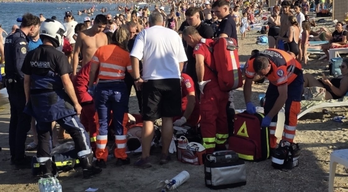 Un bărbat de 68 de ani a murit înecat în mare la Eforie Nord. A ignorat steagul roșu, iar salvamarii îl scoseseră de trei ori din valuri
