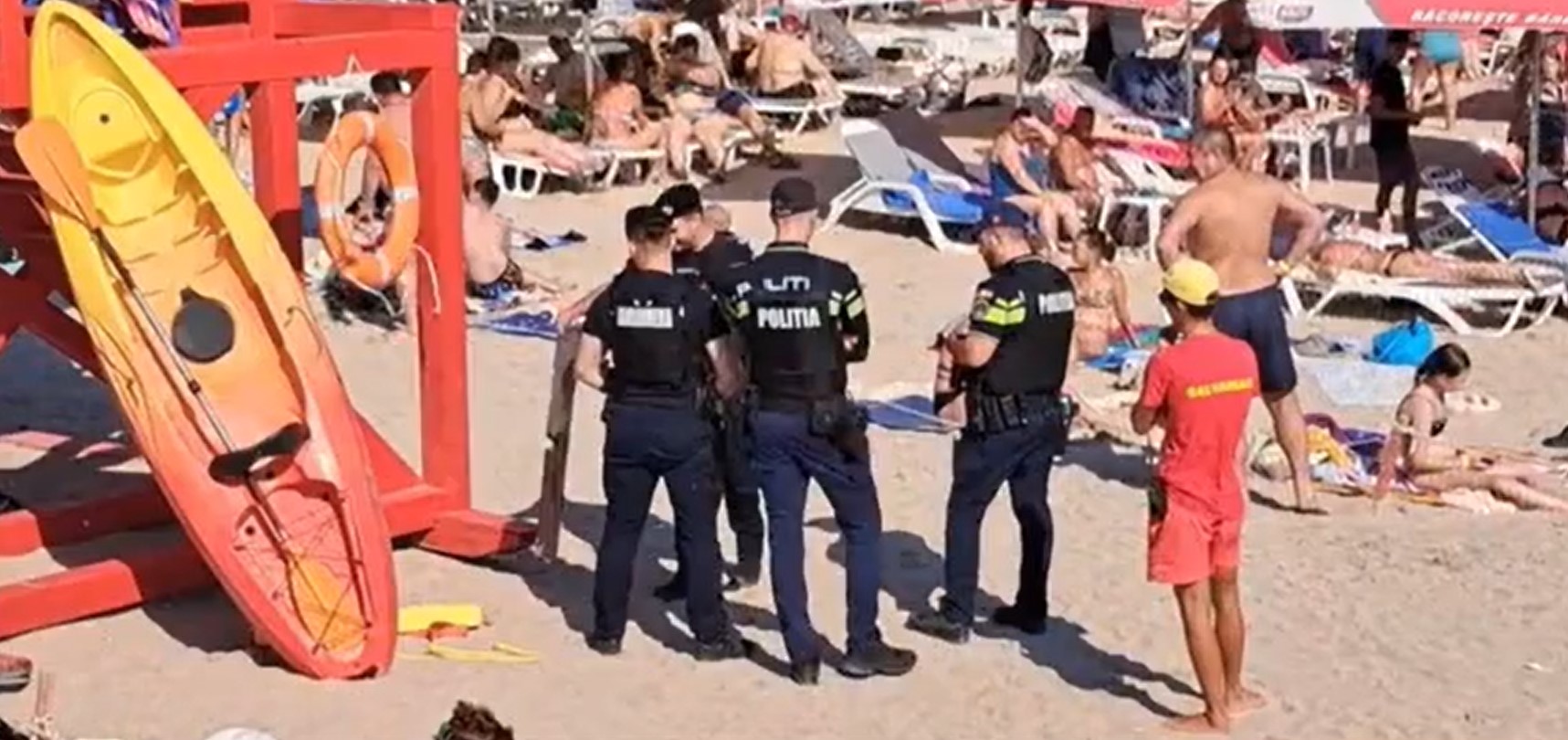Alertă pe plaja din Eforie! Un turist a scos din mare un fragment de dronă și l-a lăsat sub foișorul salvamarilor