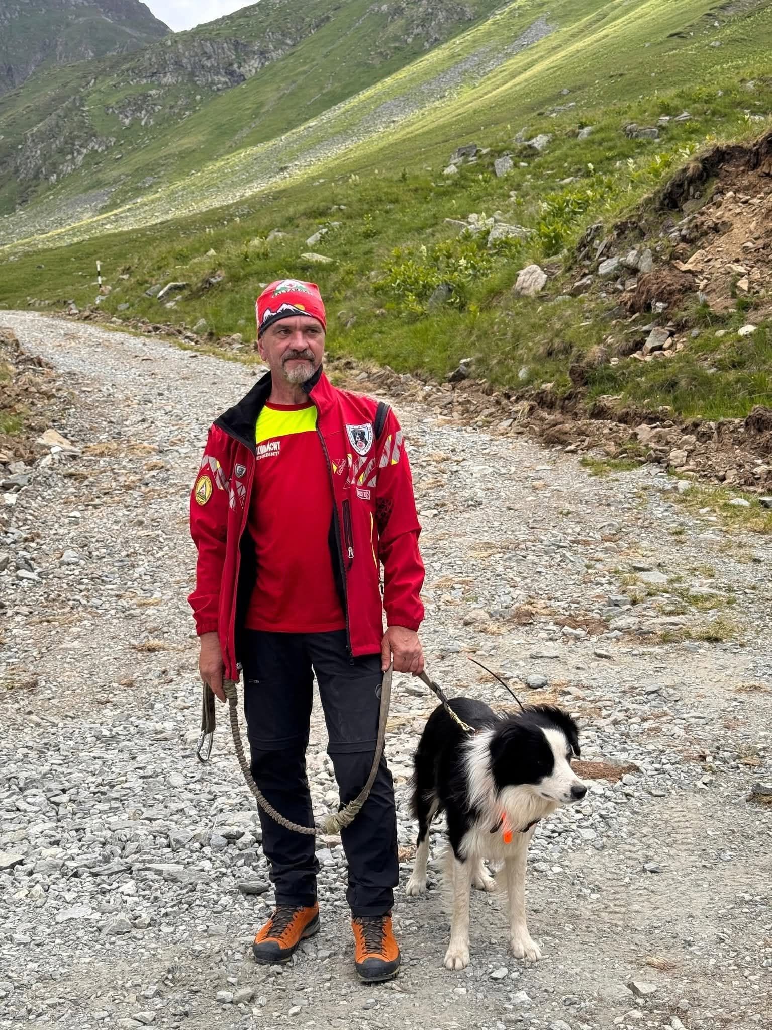 Autoritățile caută de urgență un bărbat rătăcit într-o pădure din Svinița. Bărbatul a sunat la 112 și a spus că s-a pierdut