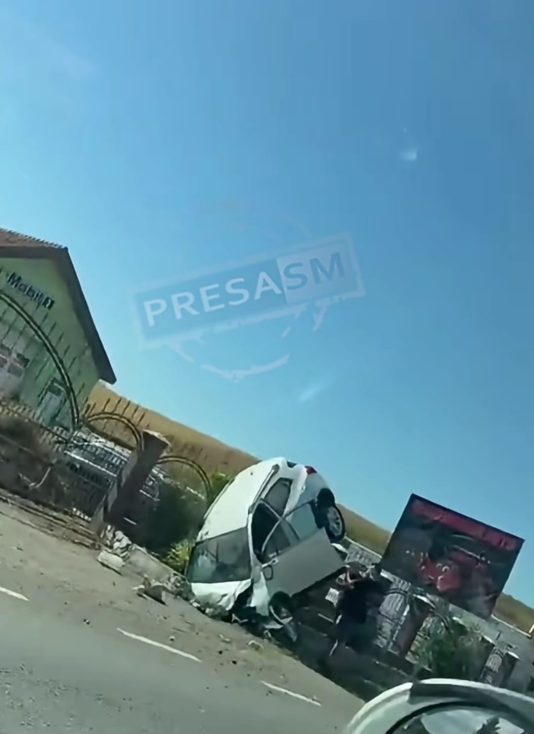 Accident pe drumul dintre Satu Mare și Zalău. O șoferiță de 53 de ani a ajuns la spital după ce a pierdut controlul volanului și s-a răsturnat în șanț