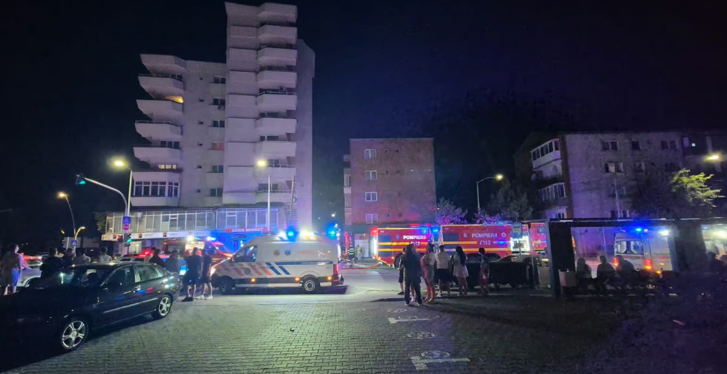 Incendiu la subsolul unui bloc din Alba Iulia. Zeci de locatari au fost evacuați