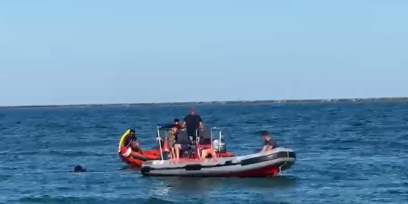 Alertă la Costinești! Un bărbat a dispărut în mare. Salvamarii și scafandrii au pornit în căutarea lui