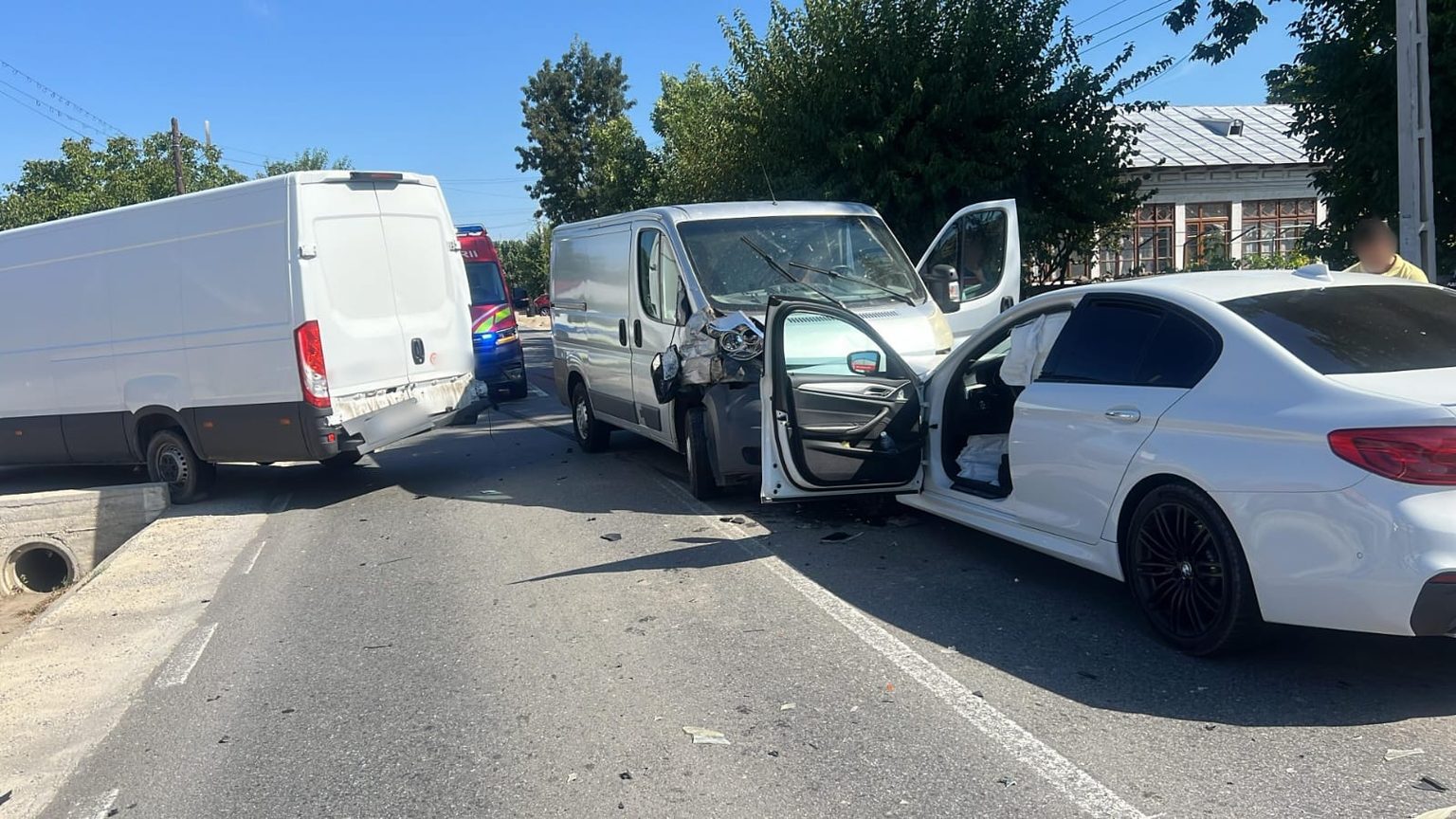 Trei mașini implicate într-un accident rutier în Olt! În urma coliziunii o persoană a ajuns la spital
