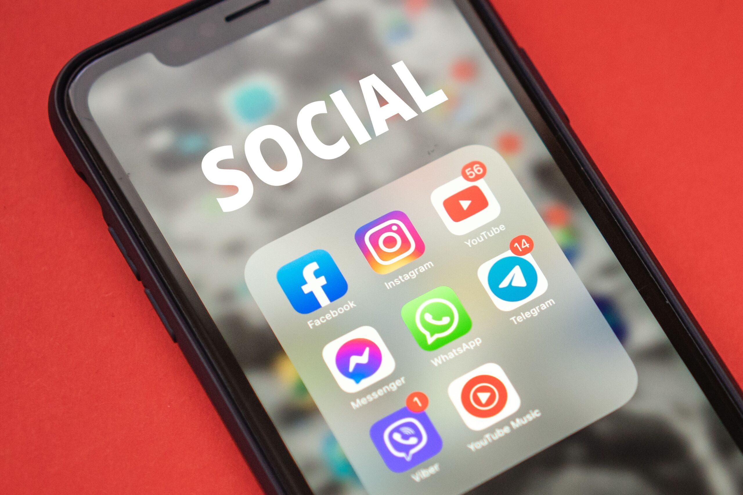 Meta limitează accesul adolescenților la rețelele sociale
