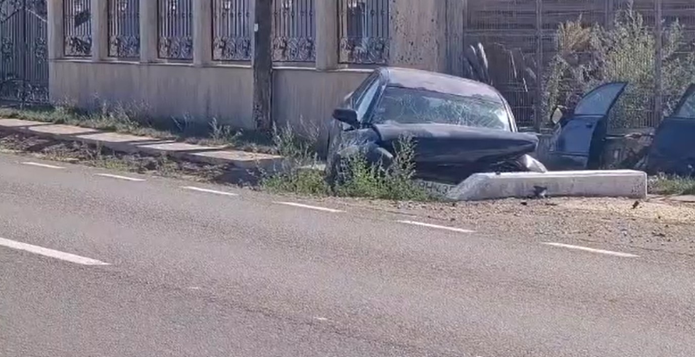 Tragedie pe DN 79, în Bihor! Șofer de 47 de ani, mort după ce s-a izbit cu mașina de un cap de pod