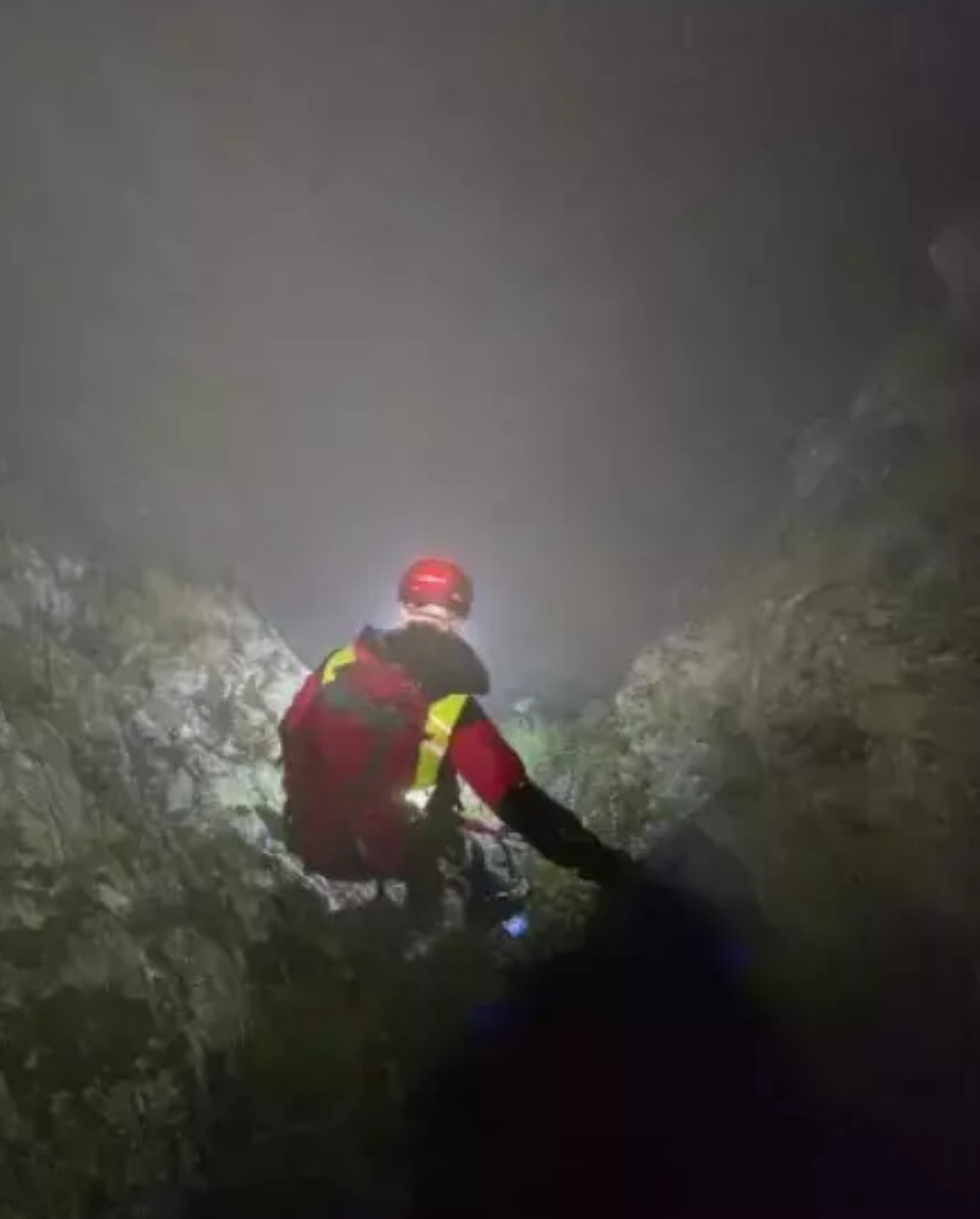 Turist polonez mort după o cădere de 200 de metri în Munții Făgăraș. Toți salvamontiștii din Argeș, mobilizați pentru recuperarea trupului
