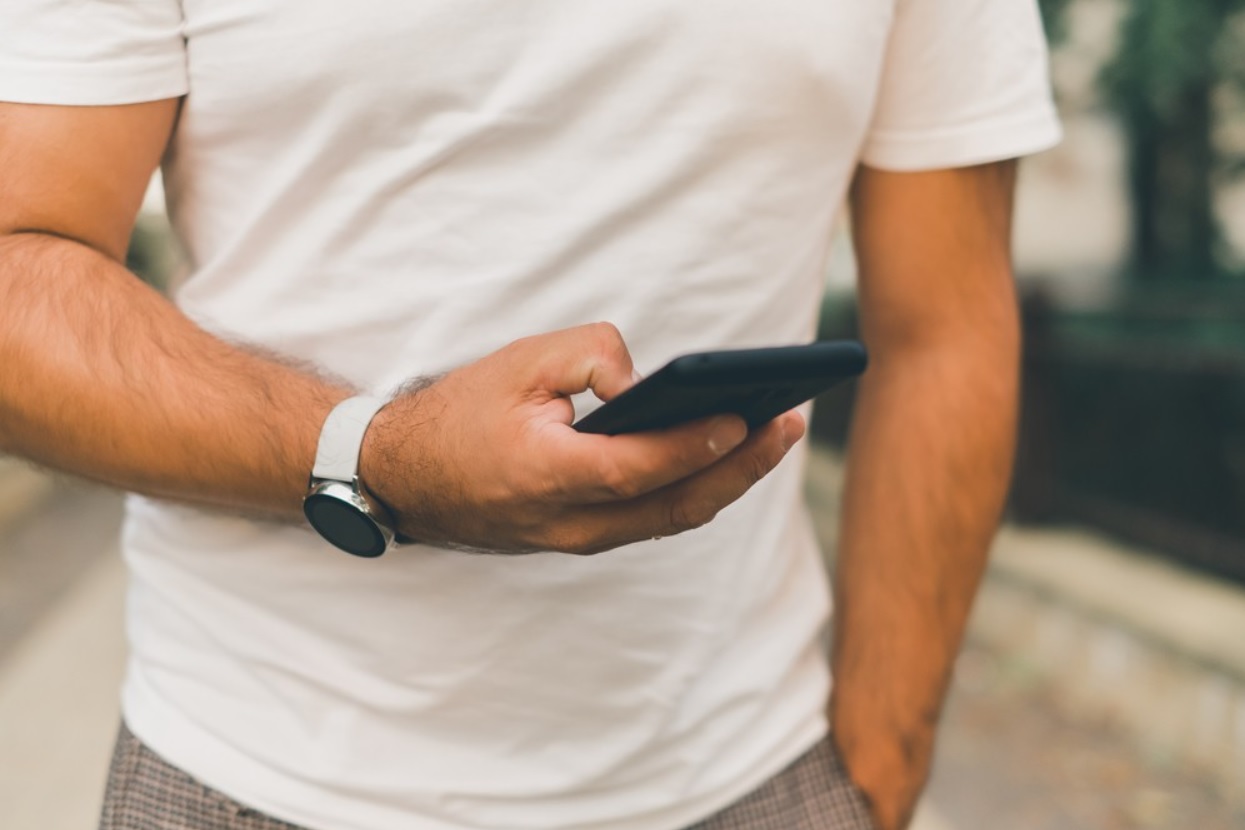 (P) Cum alegi un telefon pentru productivitate, comunicare și divertisment?