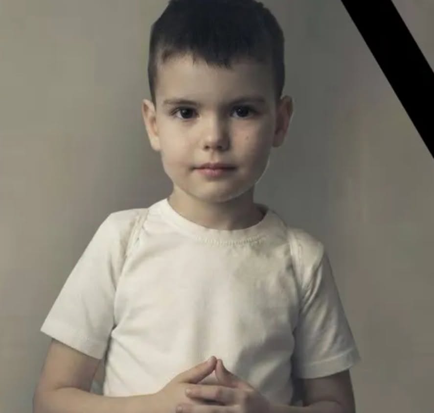 Tragedie la Bunești! Băiețel de 5 ani, găsit mort într-un butoi, după ce s-a aplecat după o jucărie și a căzut cu capul în apă
