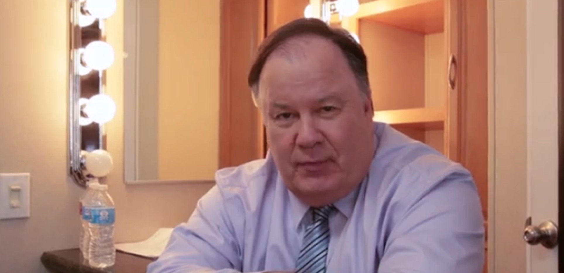 Doliu la Hollywood. Dennis Haskins, directorul Richard Belding din „Salvați de clopoțel”, a murit la 75 de ani
