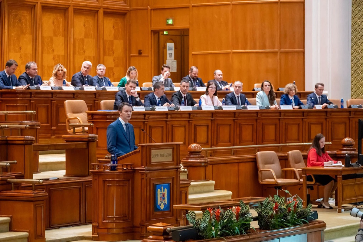 România, în centrul atenției internaționale după eșecul Guvernului Mureșan: „Criza politică se adâncește”