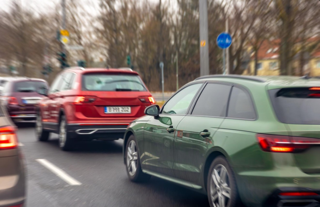 Mașinile poluante ar putea fi restricționate treptat în București. Primele interdicții, din noiembrie 2027
