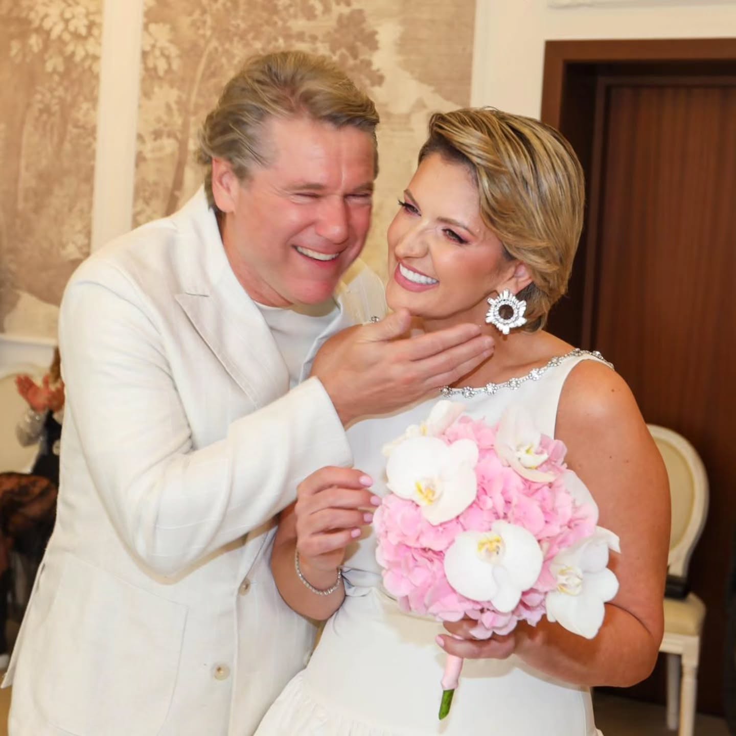 Florin Răducioiu s-a însurat cu Andreea Albăstroiu, femeia cu 10 ani mai tânără de care se despărțise în 2025, chiar după ce își planificase nunta! ”Unele lucruri nu au nevoie de prea multe…”