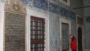 Aceasta e sectiunea eunucilor, la intrarea in harem
