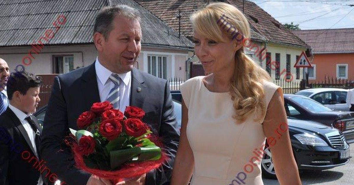 Sotia premierului si-a petrecut weekendul departe de familie. Daciana s ...