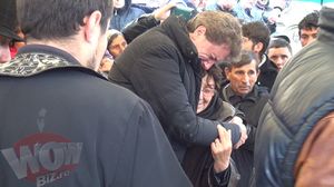 Gica Popescu si mama lui, la inmormantarea tatalui