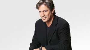 Nicolas Don este jurnalist francez de origine romana