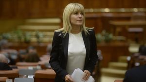 Elena Udrea, luni seara, in sedinta Parlamentului, in care s-a decis soarta ei